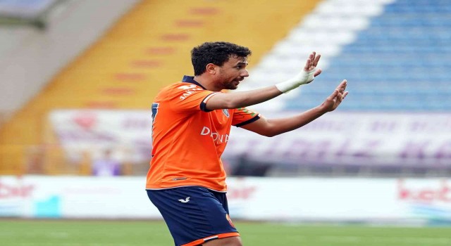 Spor Toto Süper Lig: Kasımpaşa: 1 - Medipol Başakşehir: 2 (İlk yarı)