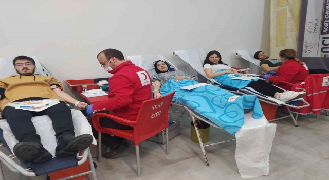 SUBÜ öğrencilerinden kan ve kök hücre bağışı