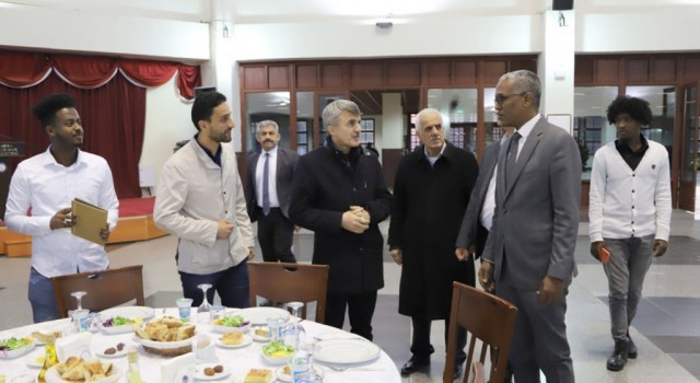 Sudan Büyükelçiliği ataşeleri DPÜnün iftarına katıldı