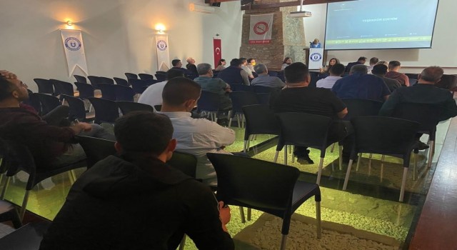 Sultanhisarda çilek üreticilerine eğitim