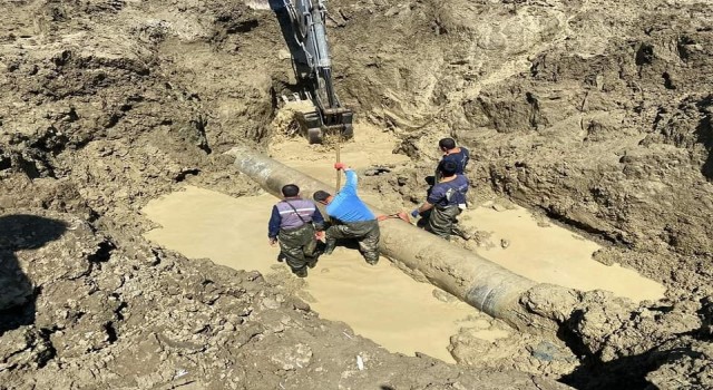 Sungurluda su şebeke borusu patladı, ilçe susuz kaldı