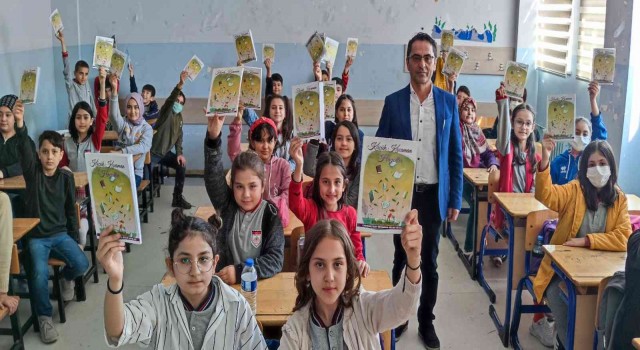 Süper öğretmenin öğrencileri şair ve yazar oldu