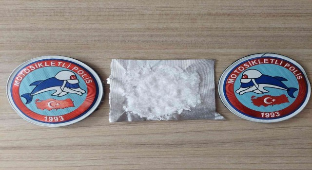 Şüphe üzerine durdurulan şahsın üzerinden uyuşturucu çıktı