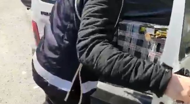 Şüpheli araçtan kaçak makaron fışkırdı: 100 binden fazla kaçak tütün ürünü ele geçirildi