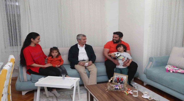 Tahmazoğlundan çat kapı ziyaretler