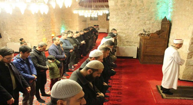 Tarihi Siirt Ulu Camiinde iki yıl aradan sonra ilk teravih kılındı