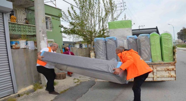 Tarsusta evi yanan 8 aileye eşya desteği