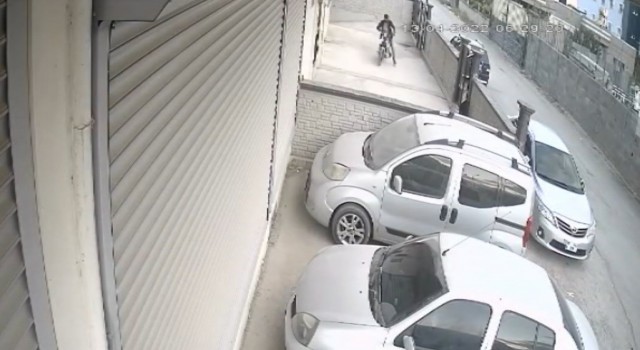 Tarsusta motosikleti hırsızlığı kameraya takıldı