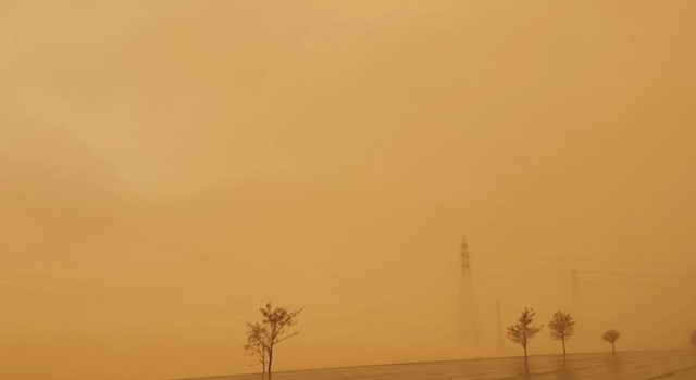 Tatvan güne çamurla uyandı