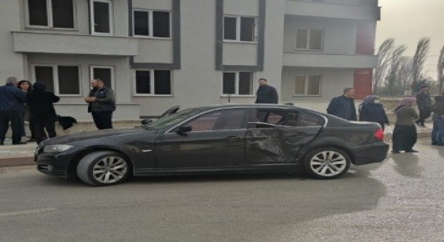 Tavşanlıda motosiklet ile otomobil çarpıştı: 2 yaralı