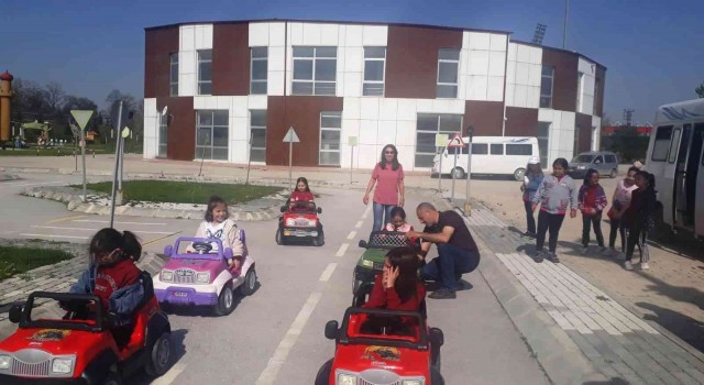 Tavşanlıda öğrencilere temel trafik eğitimi