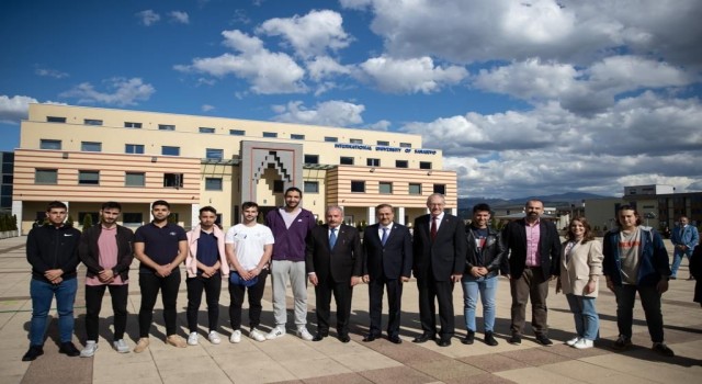 TBMM Başkanı Şentop Uluslararası Saraybosna Üniversitesini ziyaret etti
