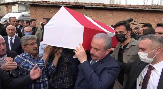 TBMM Başkanı Şentopun vefat eden koruma polisi Amasyada defnedildi