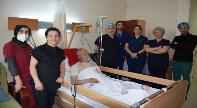 Tek seansta iki ameliyatla sağlığına kavuştu