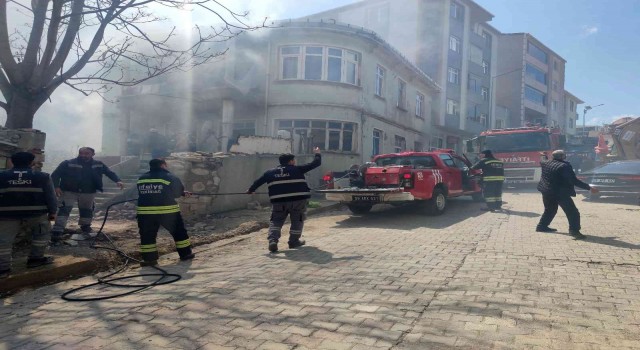 Tekirdağda iki katlı evde yangın çıktı