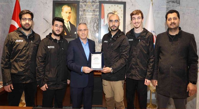 Teknofeste hazırlanan ekiplerden Rektör Özaydına ziyaret