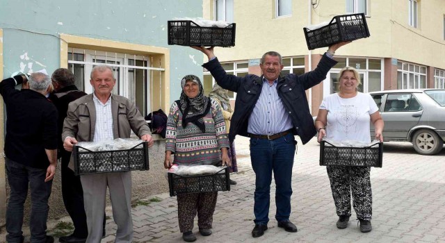 Tepebaşından 12 üreticiye 25 bin çilek fidesi desteği