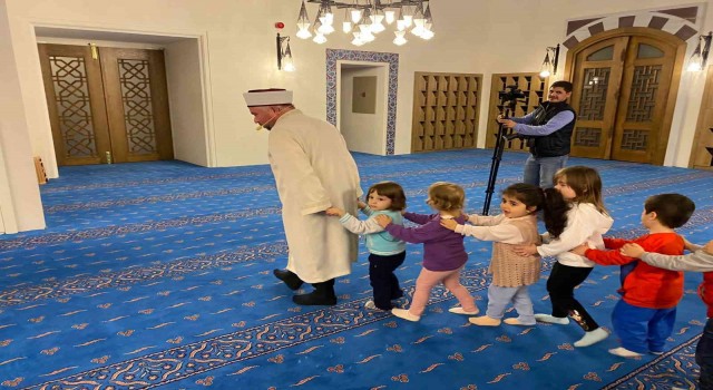 Teravih treni ile milyonların gönlüne dokundu