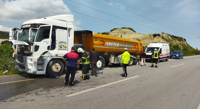Tırda çıkan yangını, itfaiye ekipleri büyümeden söndürdü