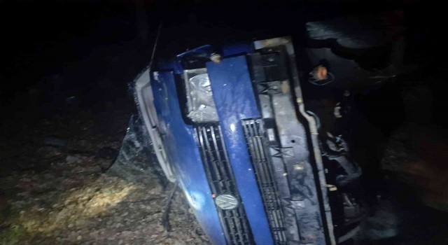 Tokatta hafif ticari araç uçuruma yuvarlandı: 3 yaralı
