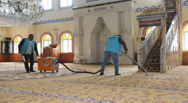 Toroslarda camiler temizleniyor