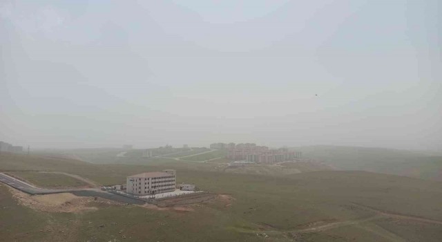 Toz taşınımı nedeniyle Ankara-Siirt seferlerini yapan uçak Batmana indi