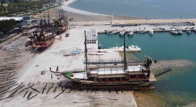 Turizm merkezi Akdenizde tekneler sezona umutla hazırlanıyor