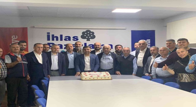 Türkiye Gazetesinin 52nci yılı pasta kesilerek kutlandı