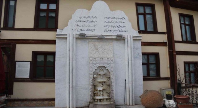 Ukraynadaki ünlü Gözyaşı Çeşmesinin bire bir örneği Eskişehirde ziyaretçilerini bekliyor