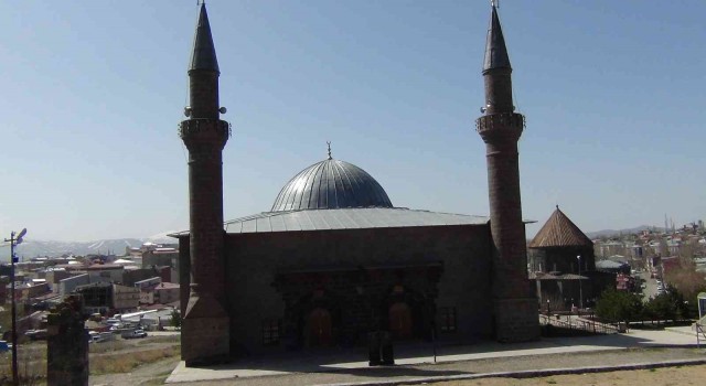 Ulu Camide Ermeniler 285 Türkü diri diri yaktı