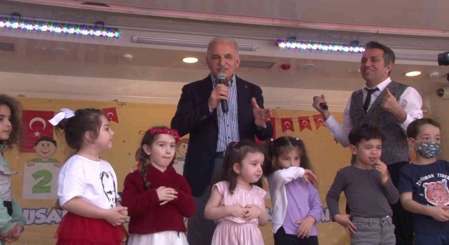 Ümraniyede düzenlenen 23 Nisan etkinliklerinde çocuklar doyasıya eğlendi