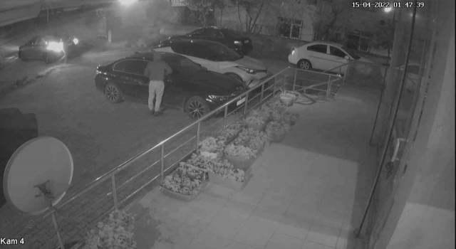 Ümraniyede lüks otomobillerin yan aynalarını çaldılar