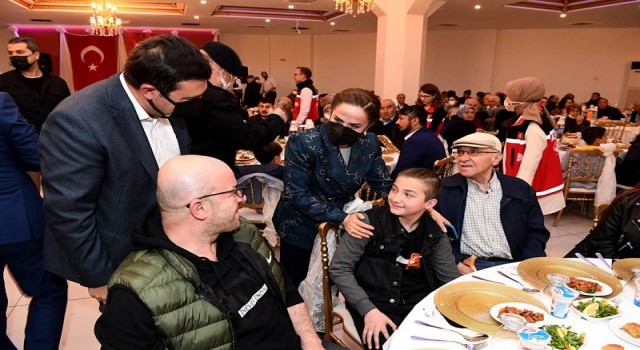 Uşak protokolü şehit aileleri ve gazilerle iftarda bir araya geldi