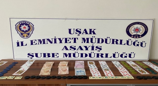 Uşakta kumar oynayan 3 kişiye para cezası kesildi