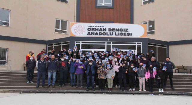 Uşakta TEM Şube, okullarda seminer verdi