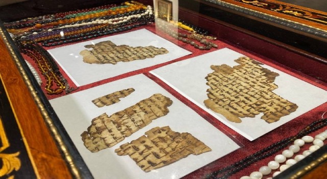 Üsküdarda bin 400 yıllık Kuran-ı Kerim sayfaları sergilendi