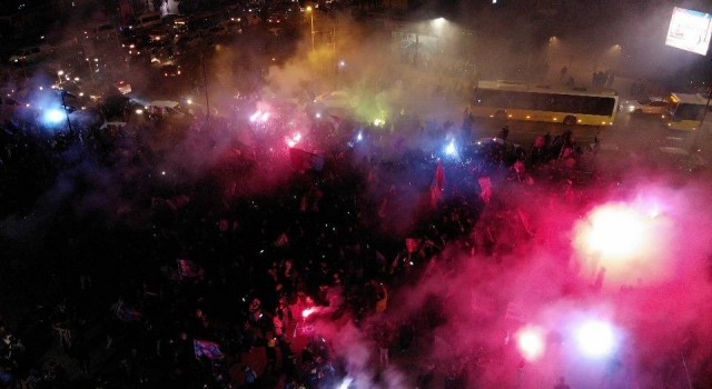 Üsküdarda bordo-mavili taraftarların 38 yıl sonra gelen şampiyonluk sevinci