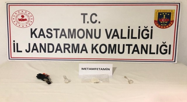 Uyuşturucu madde ile yakalanan şahıs gözaltına alındı