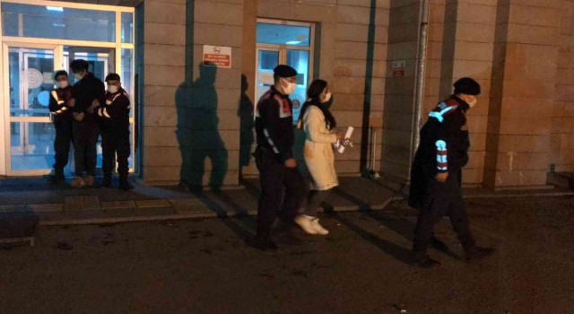 Uyuşturucu operasyonunda 2si kadın 3 kişi tutuklandı