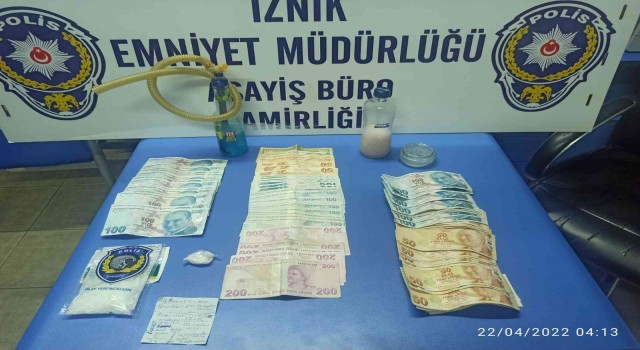 Uyuşturucu tacirleri kaçmak isterken kaza yapınca yakayı ele verdi