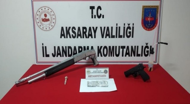 Uyuşturucu tacirleri tabanca ve tüfekle yakalandı