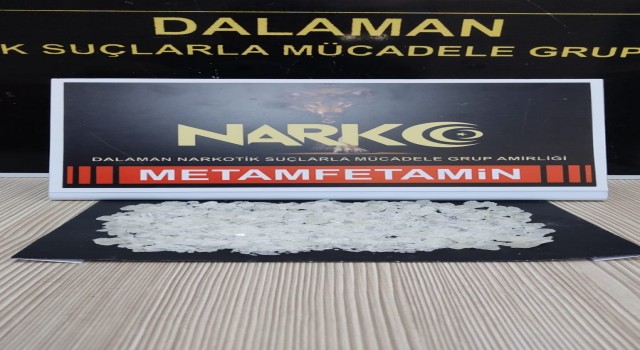 Uyuşturucuyu küllerin içine saklamış