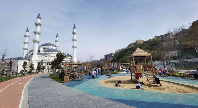 Uzun Mehmet Camiine akın ettiler