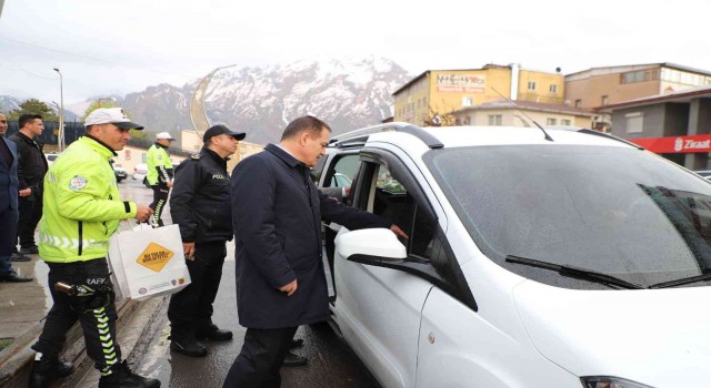 Vali Akbıyık, trafik uygulamasına katıldı