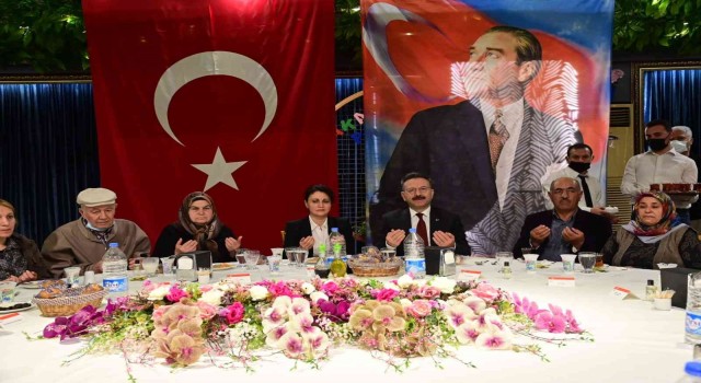 Vali Aksoy, iftarda şehit ailelerini ağırladı