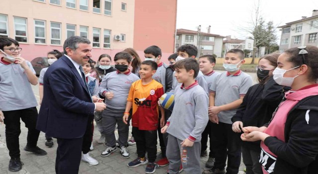 Vali Atay okul ziyaretlerine devam ediyor