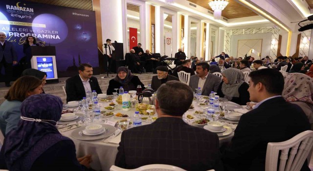 Vali Ayhan, iftarda şehit ailelerini ağırladı