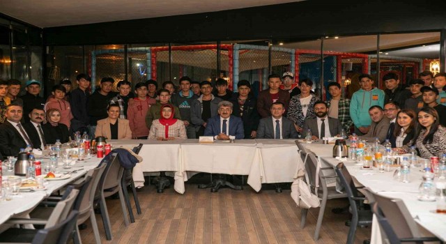 Vali Bilmez ve eşinden anlamlı iftar