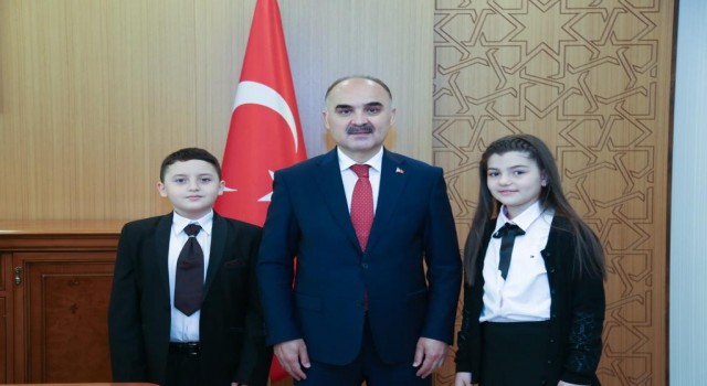 Vali Günaydının Koltuğuna Sena Ulusoy Oturdu