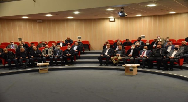 Vali Gürel muhtarlara yönelik verilen eğitim toplantısına katıldı